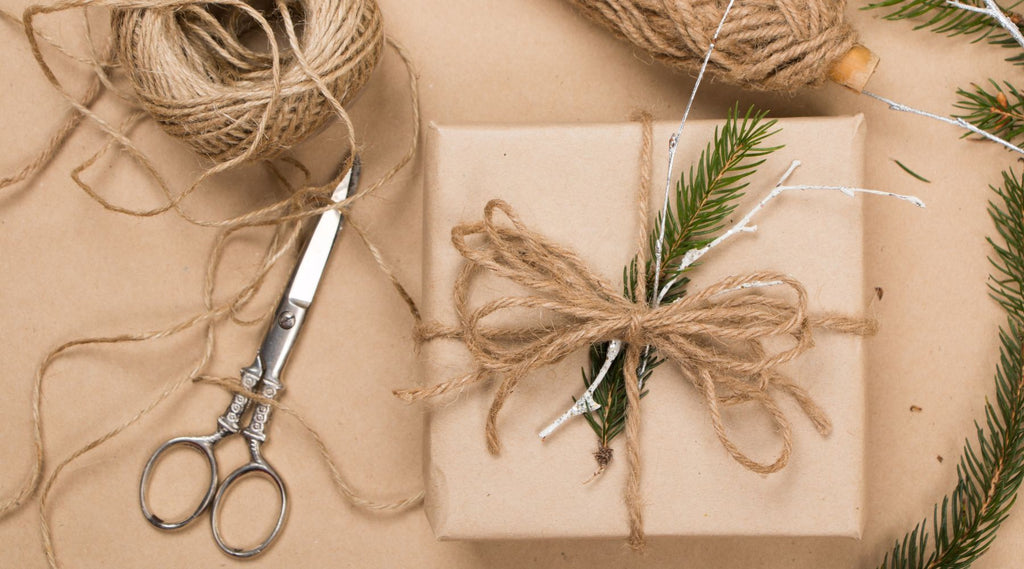 Recyclable kraft wrapping paper and jute ribbon